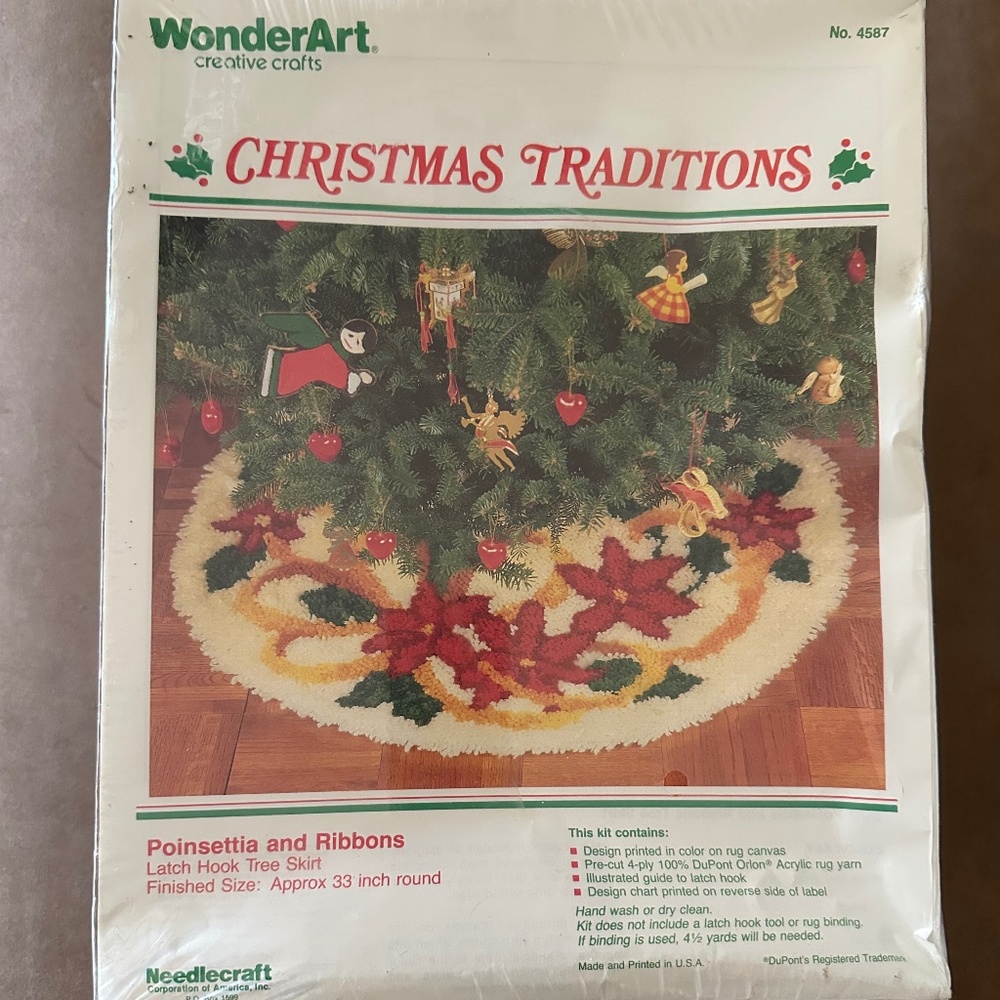 WonderArt Poinsettia & Ribbons Vintage Larch Hook Tree Skirt